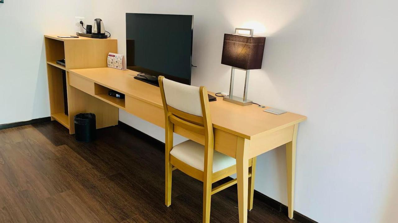 U Rivergate 카르자트 외부 사진